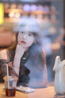 黑色内衣美女图片
